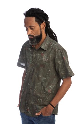 camisa manga curta roots floral jonny size b