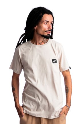 camiseta elefantinho quadrado nude 1